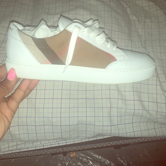 COPY - Burberry tennis shoe size 9 - Picture 1 of 5